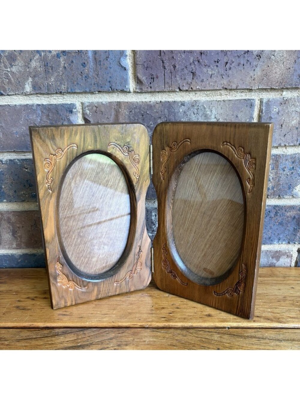 Vintage Oval Wooden Picture Frames (6.75” X 4.25”) Bi-Fold Glass
